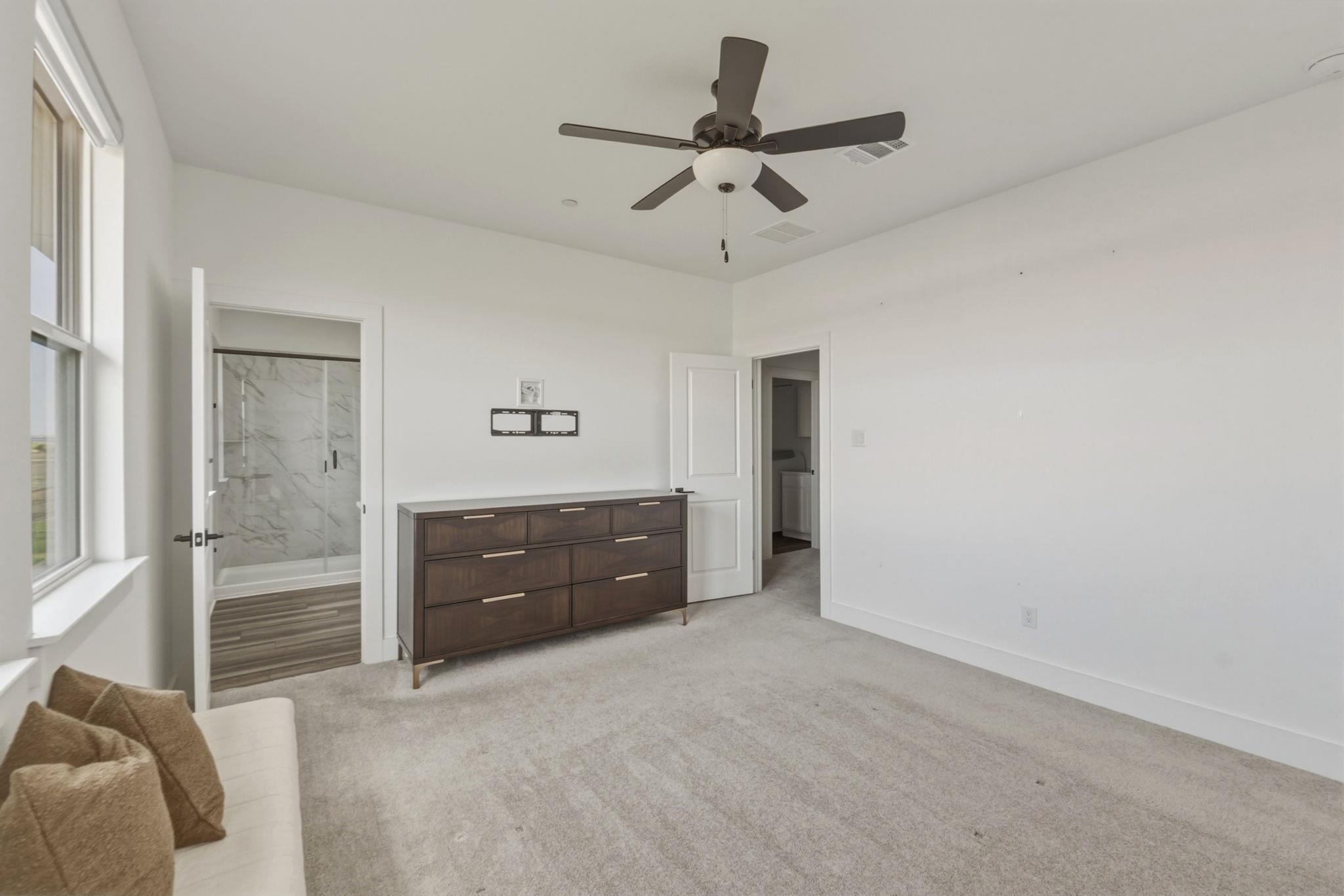2576 Jack Nora WAY