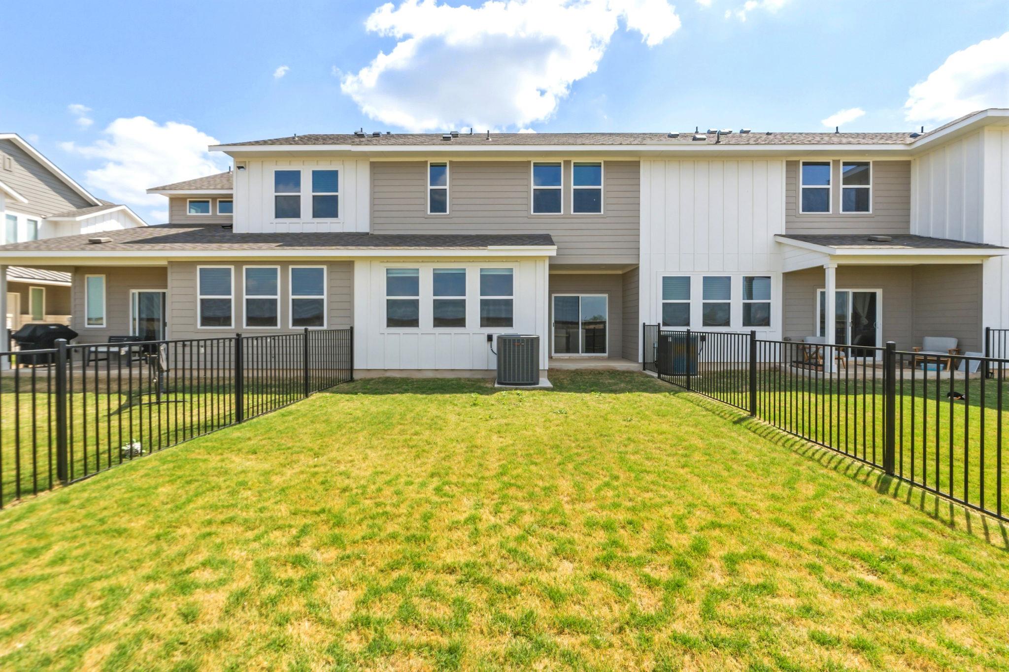 2576 Jack Nora WAY