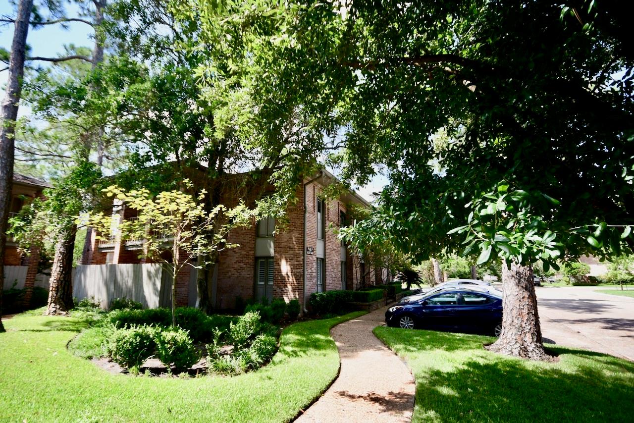 6443 Bayou Glen Road