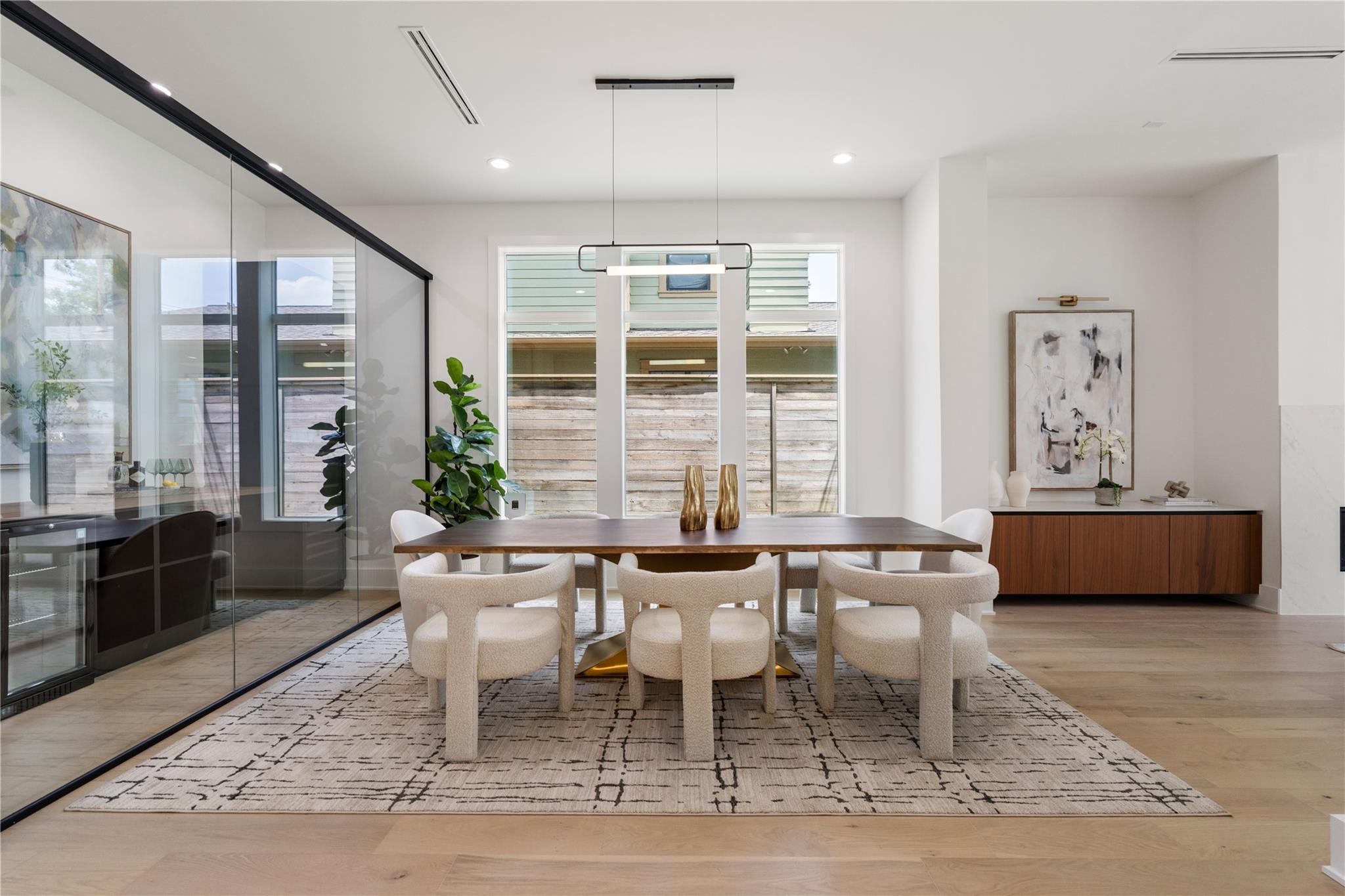 963 W 41st Street