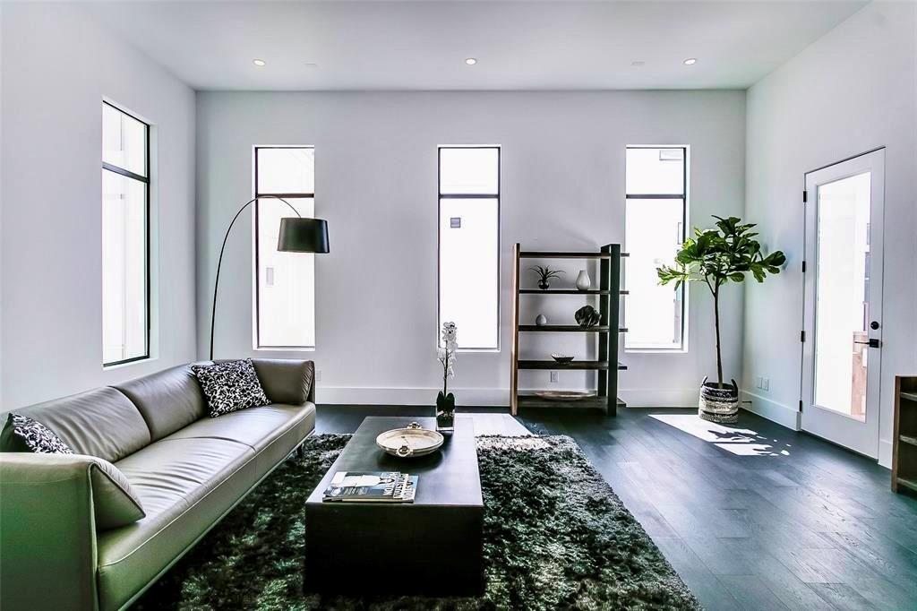 317 E 2nd Street