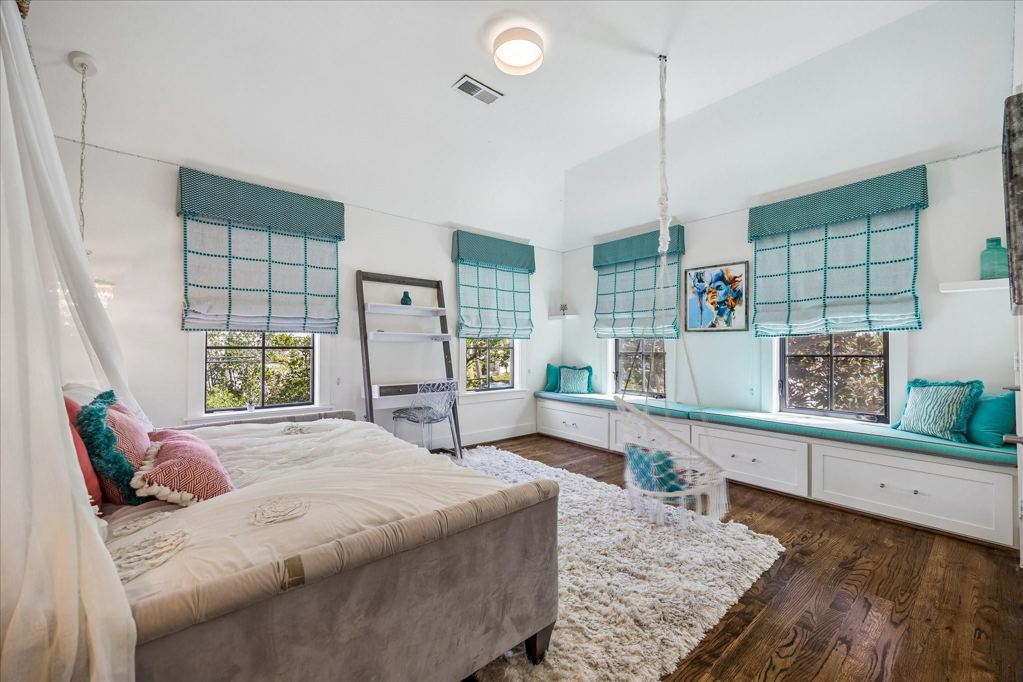 2402 Mcclendon Street