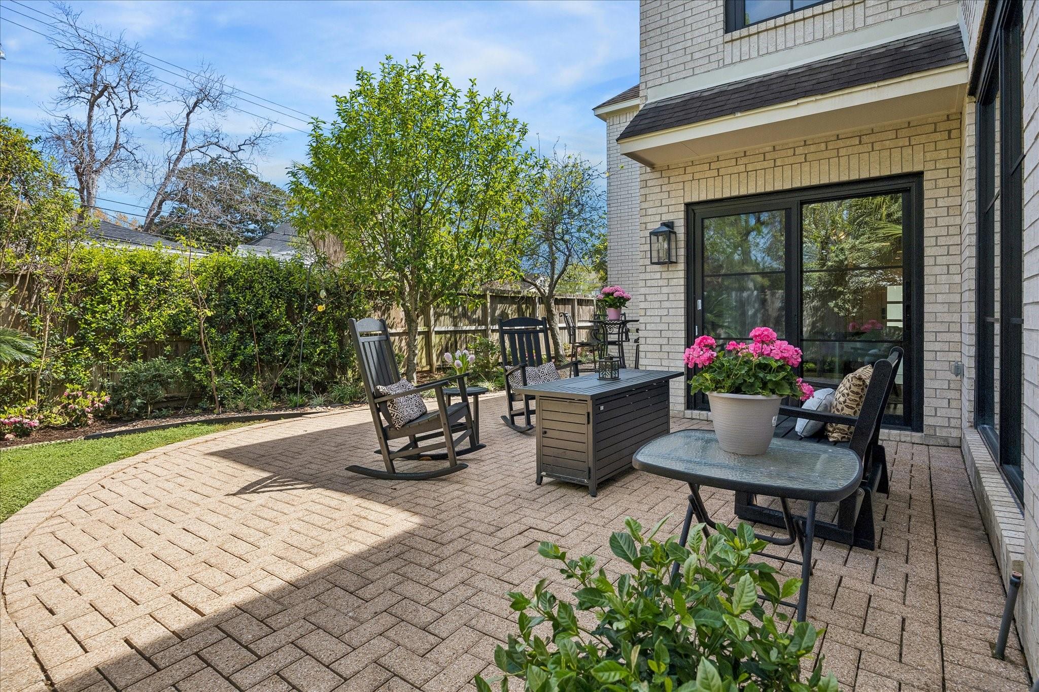 2402 Mcclendon Street