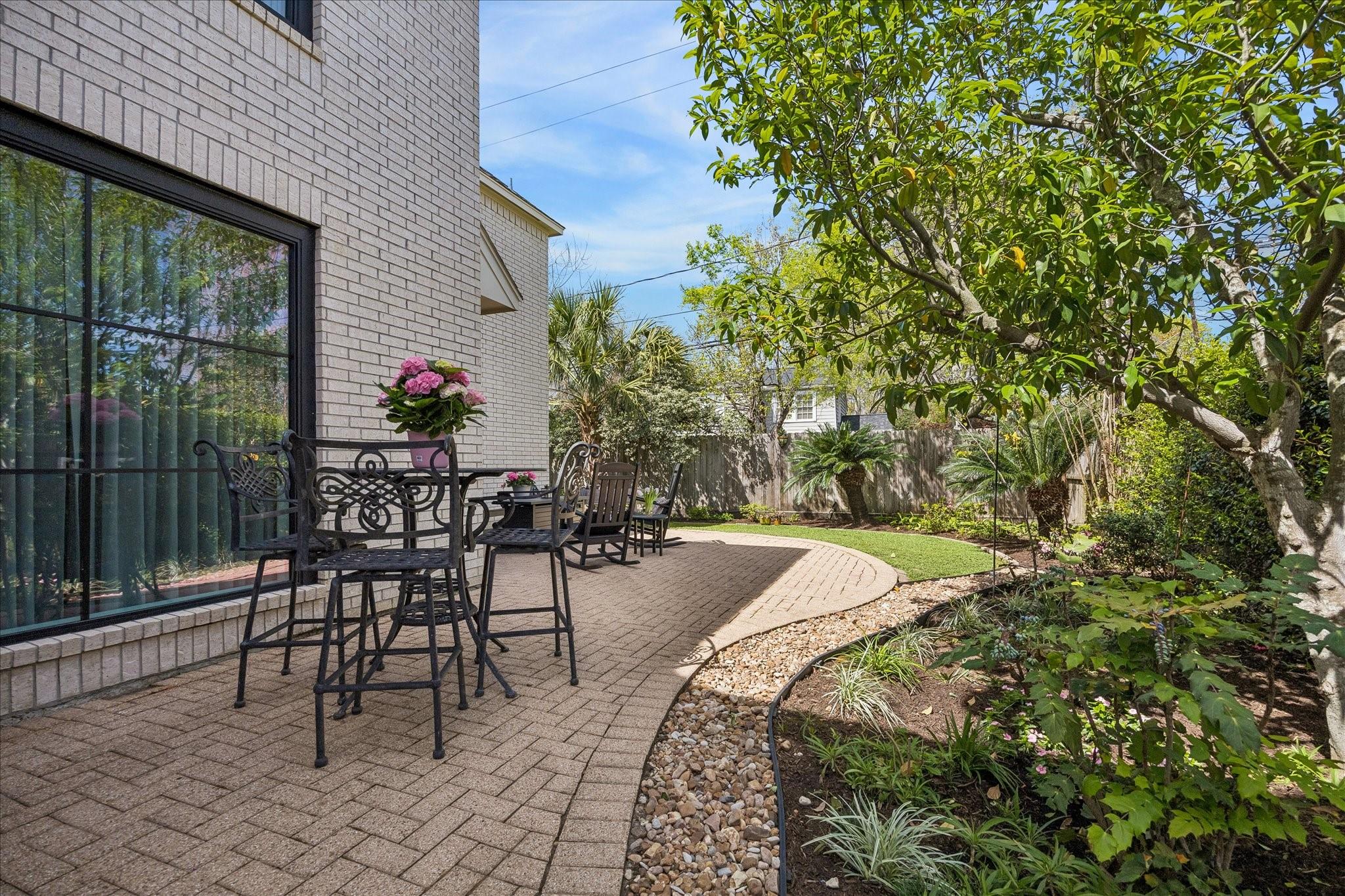 2402 Mcclendon Street