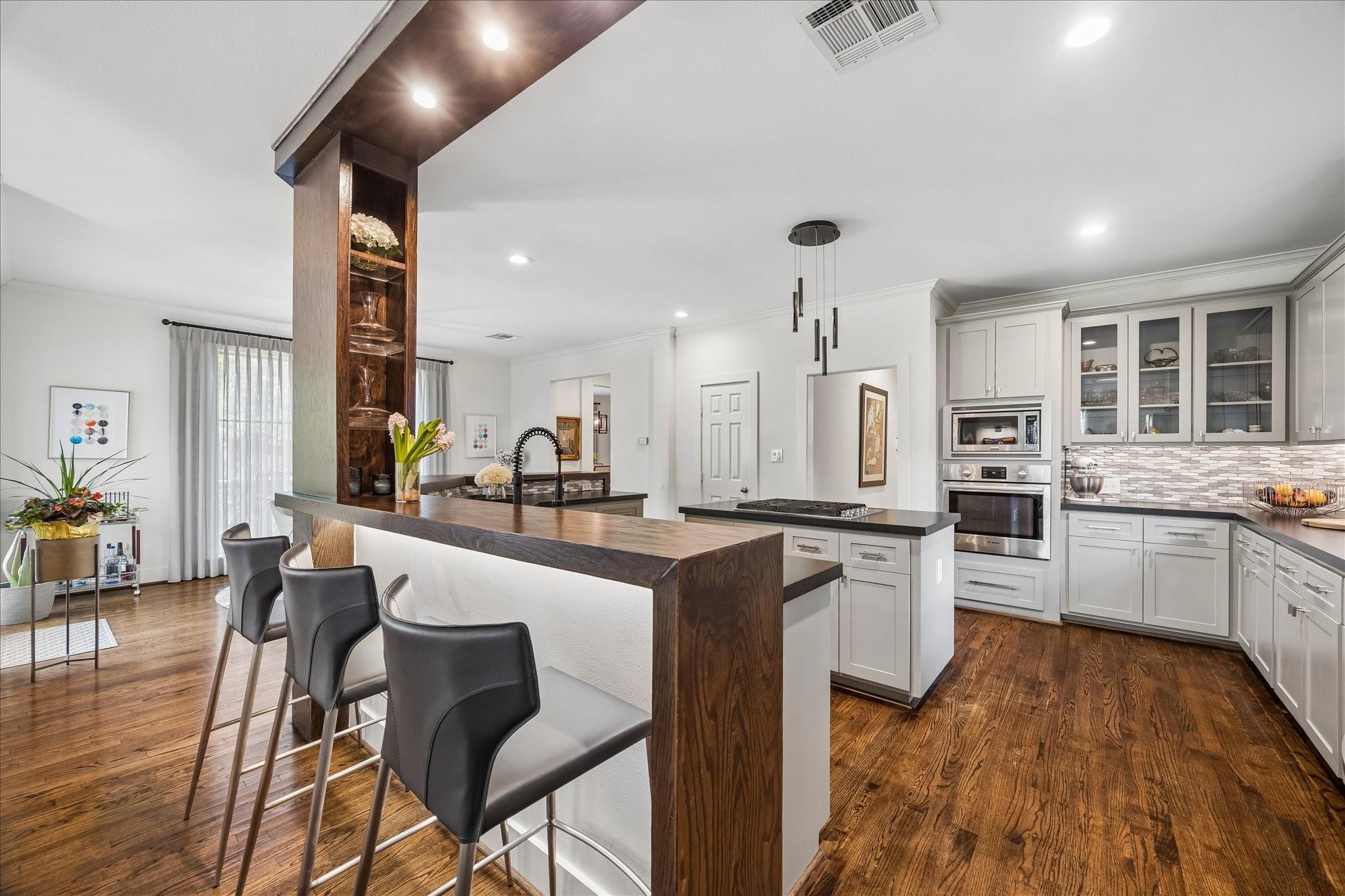 2402 Mcclendon Street