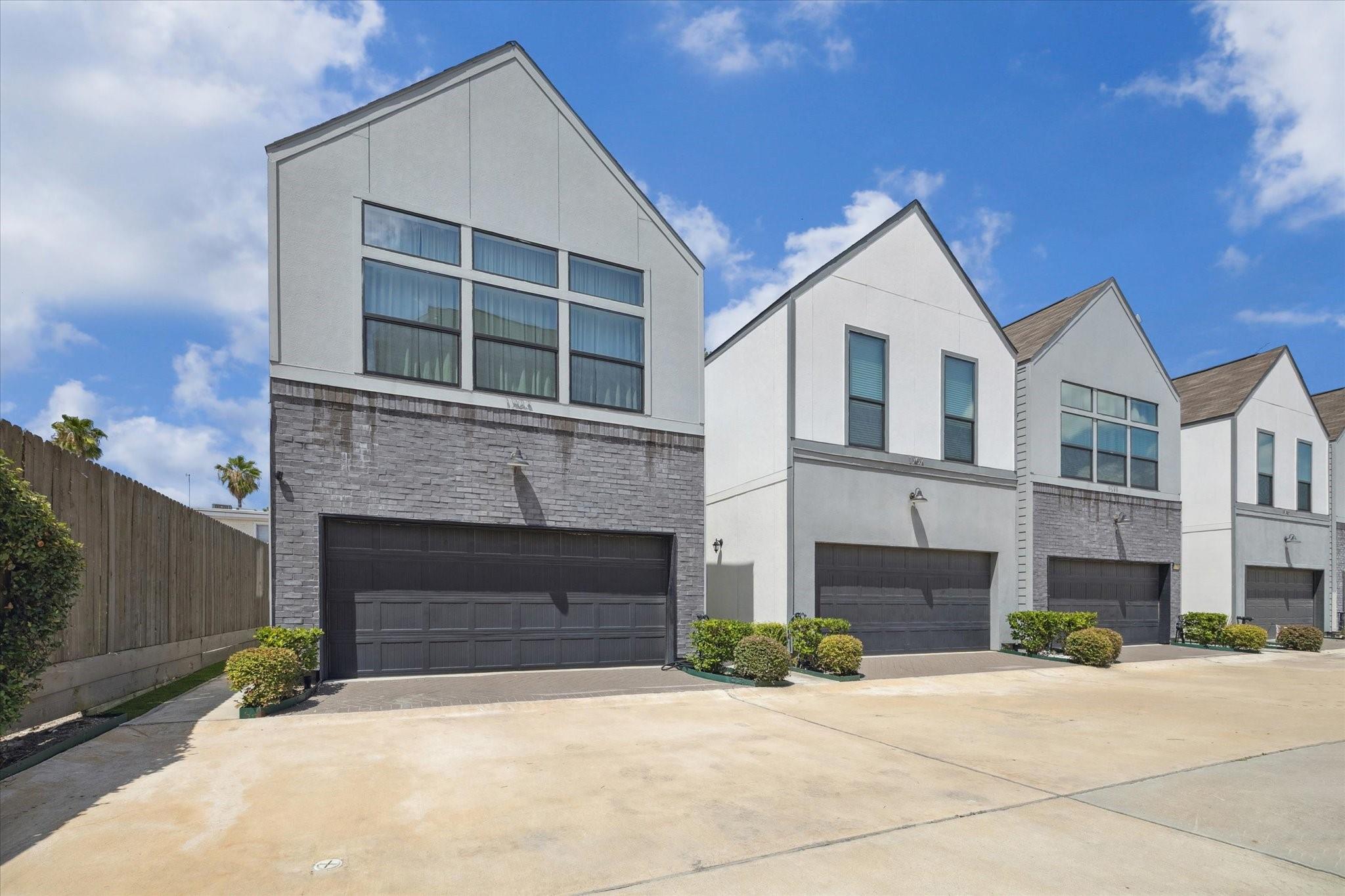 1703 Benbow Oak Place