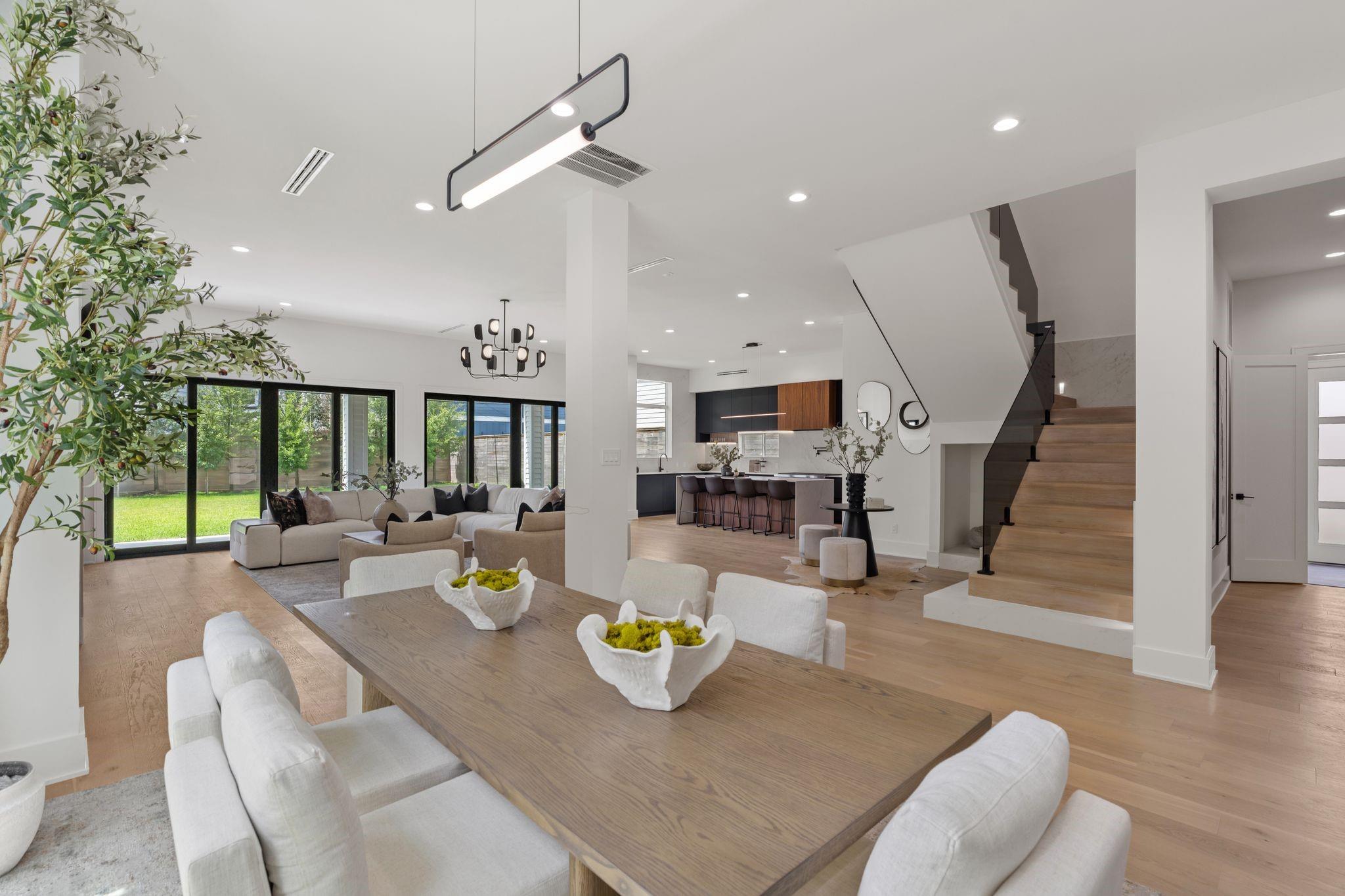 963 W 41st Street