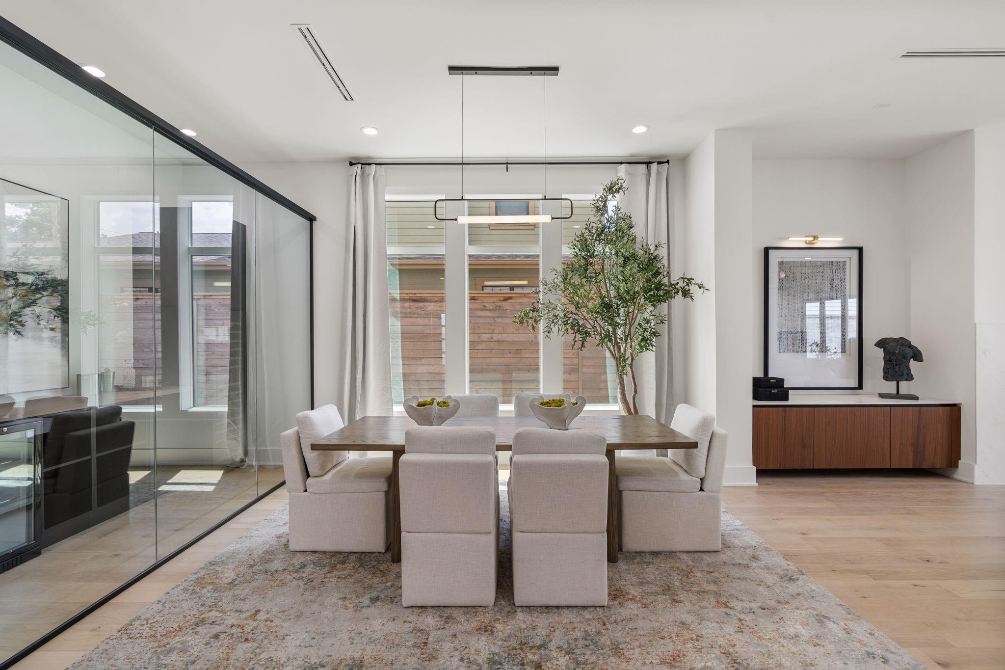 963 W 41st Street