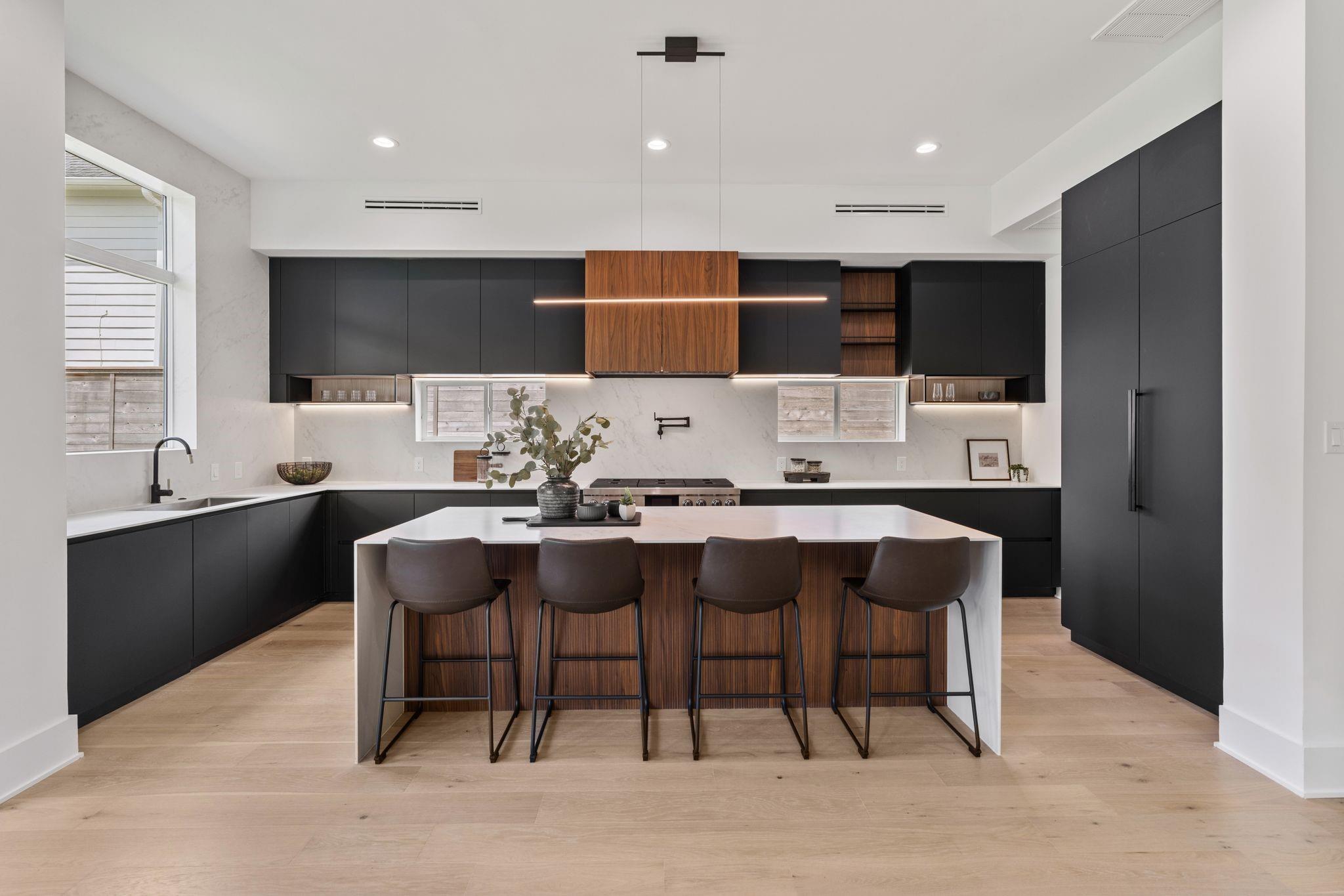 963 W 41st Street