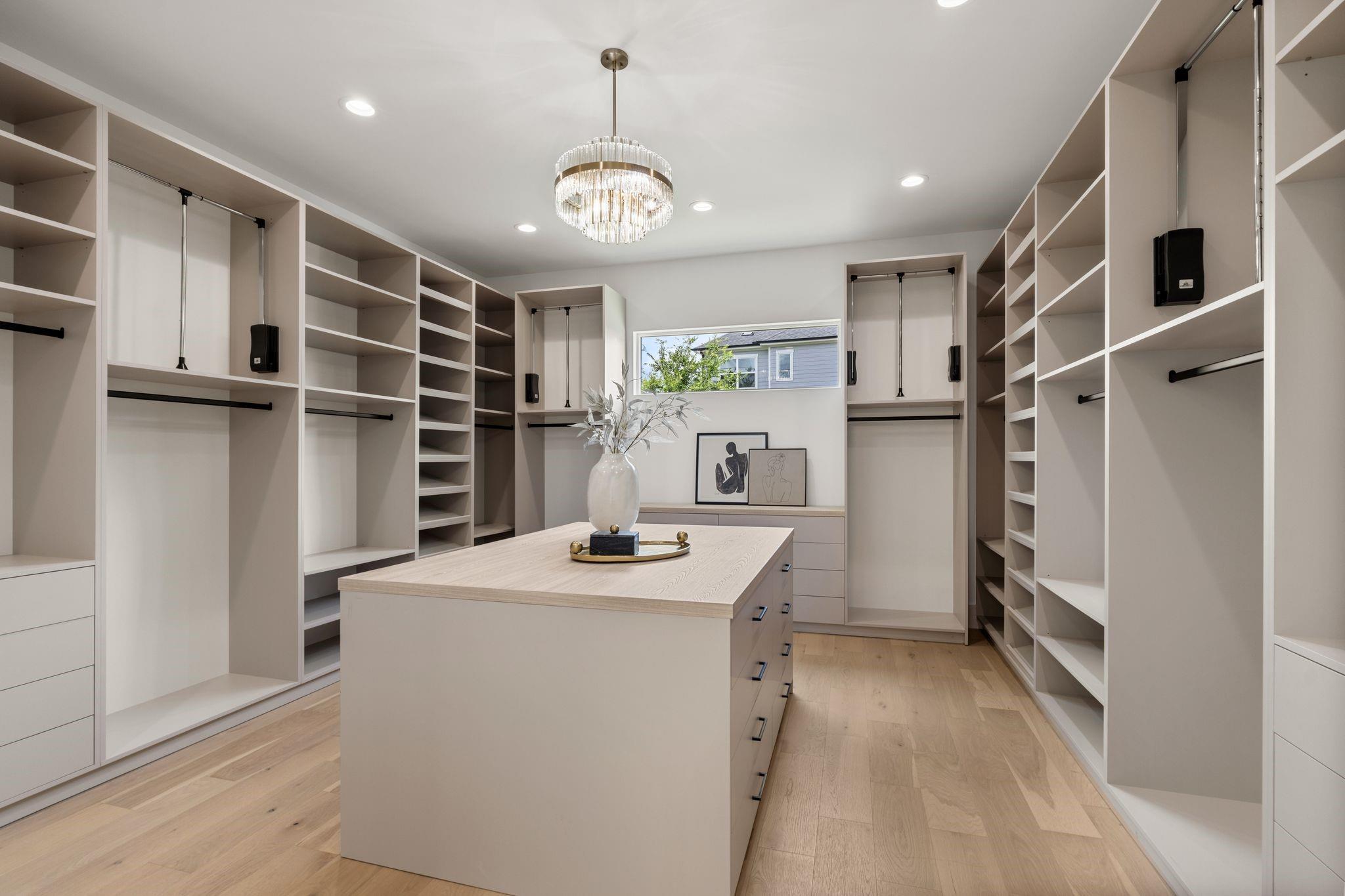 963 W 41st Street