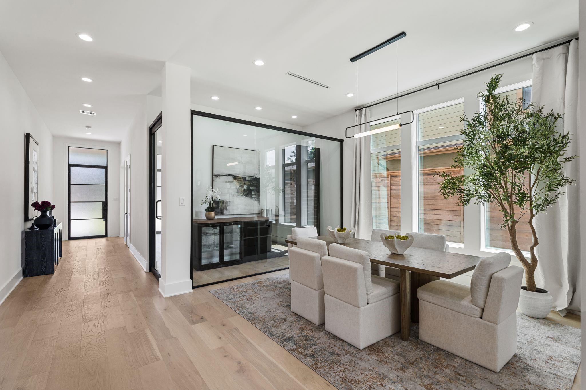 963 W 41st Street
