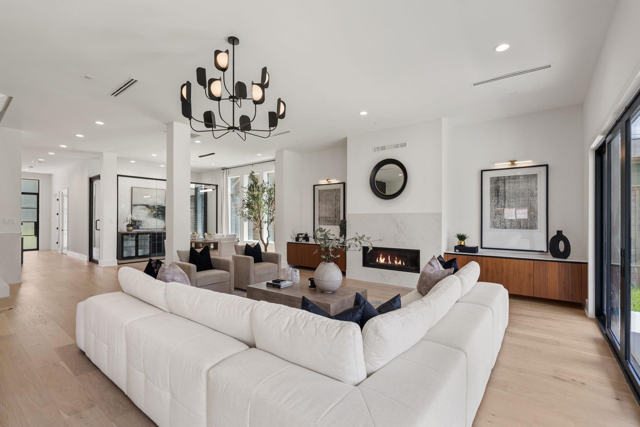 963 W 41st Street