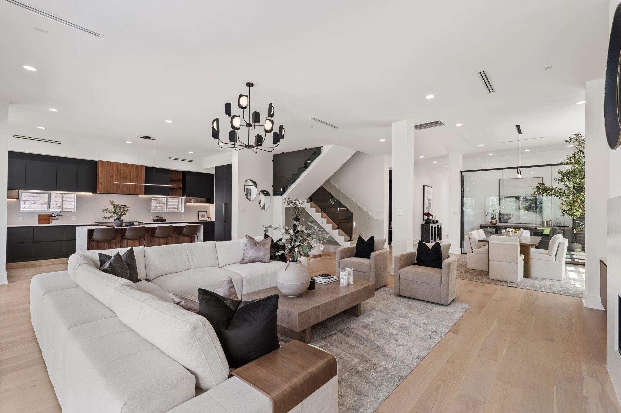 963 W 41st Street