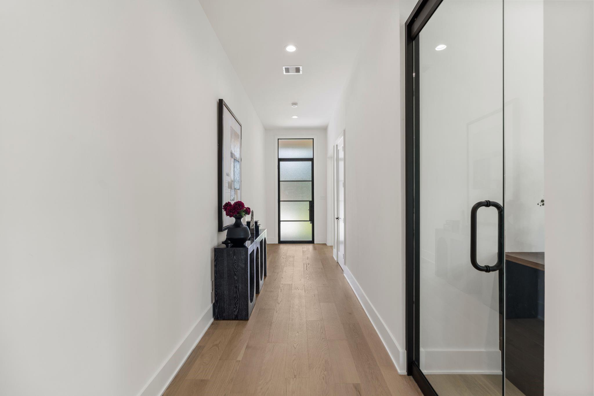 963 W 41st Street