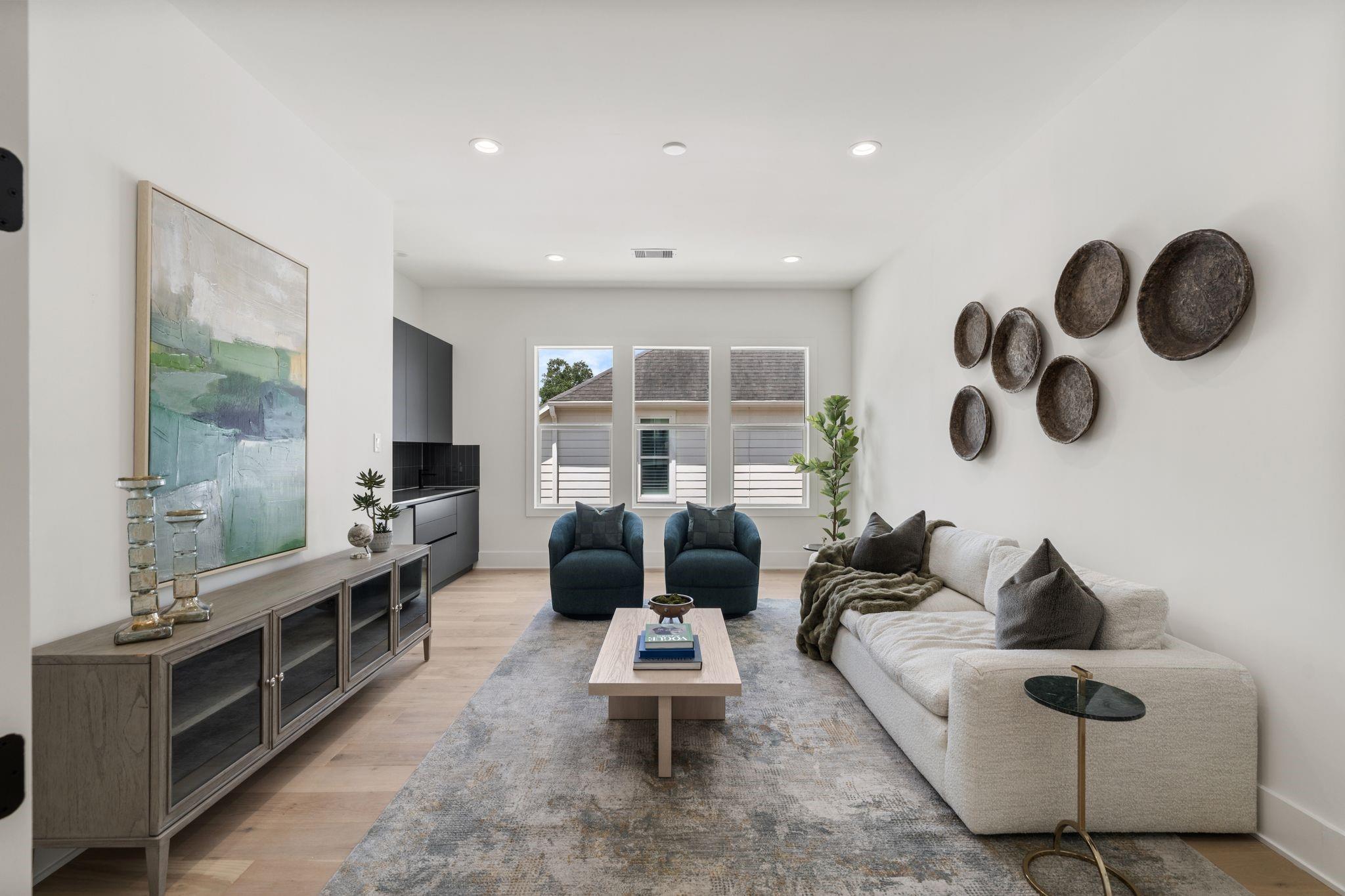 963 W 41st Street