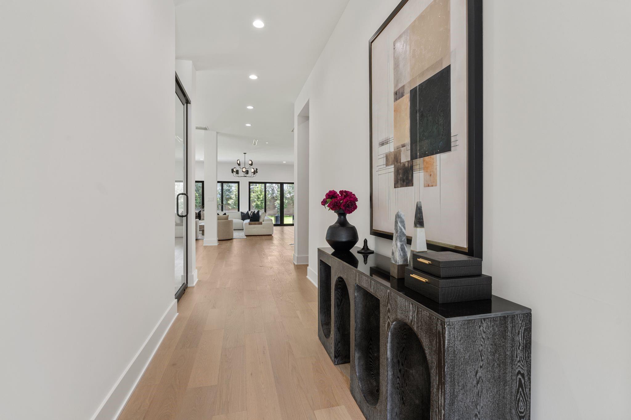 963 W 41st Street
