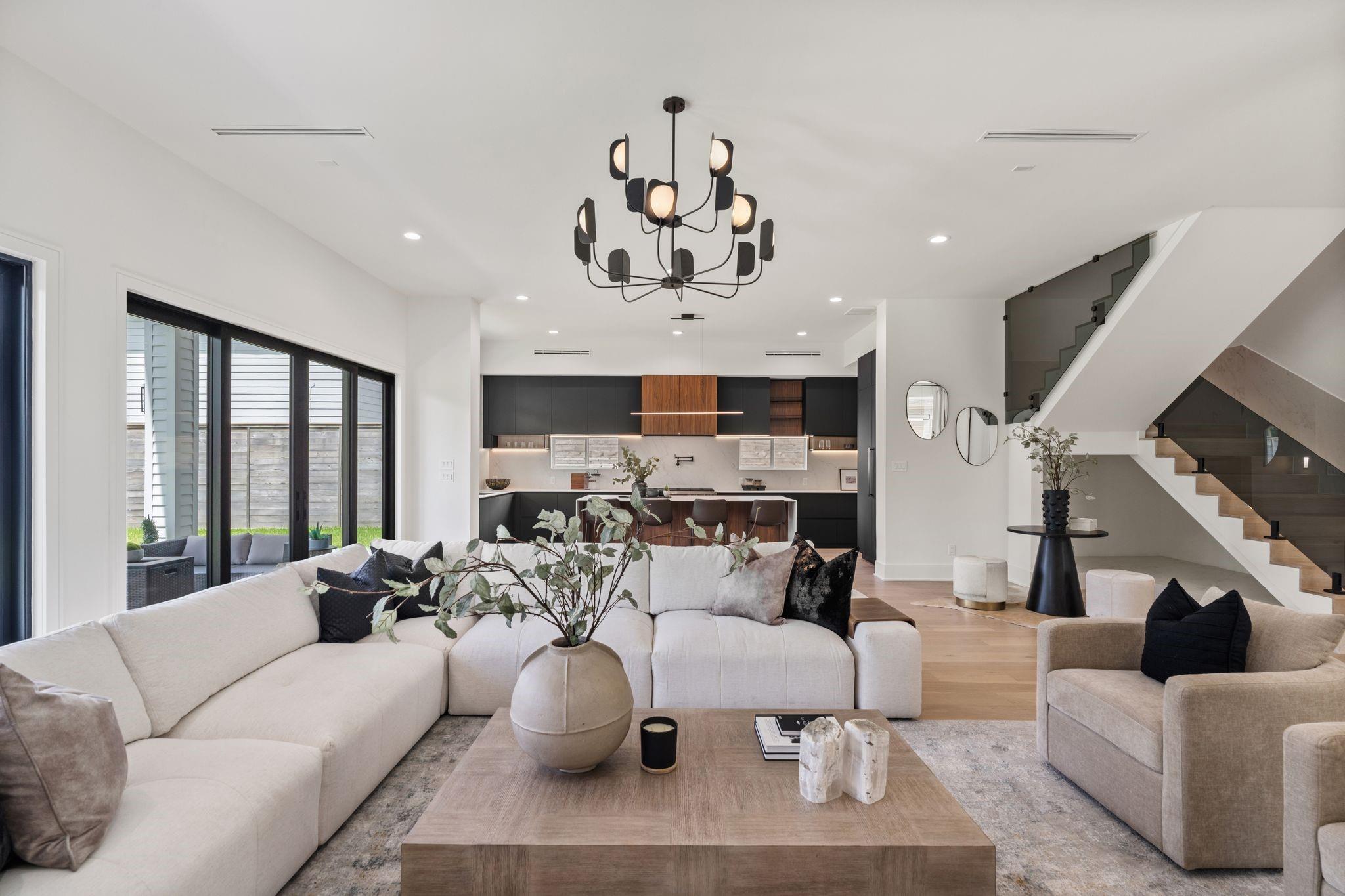 963 W 41st Street