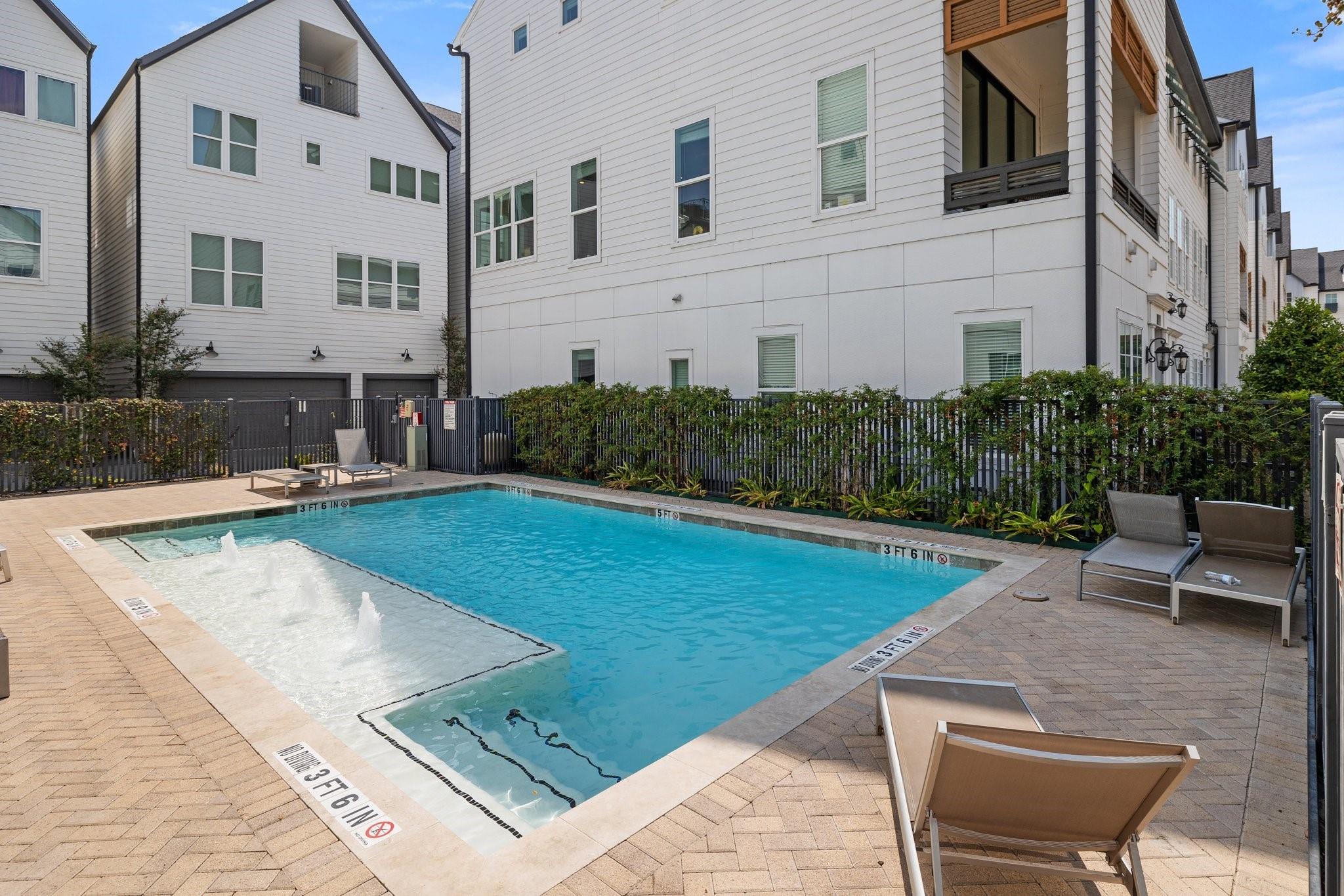 3306 W 12th Street