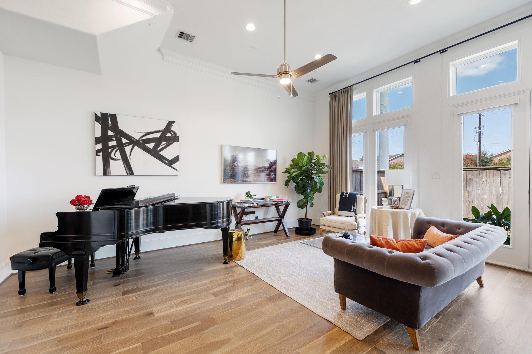 3306 W 12th Street
