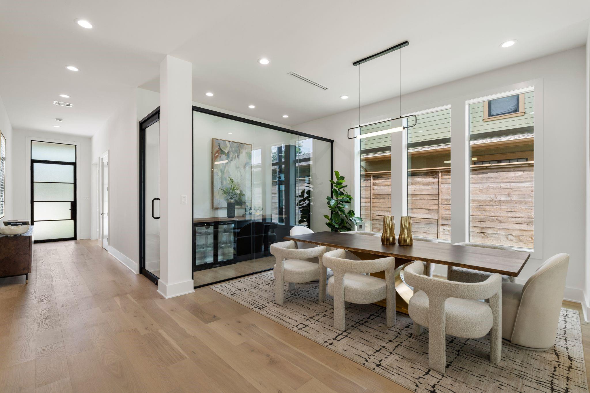 963 W 41st Street