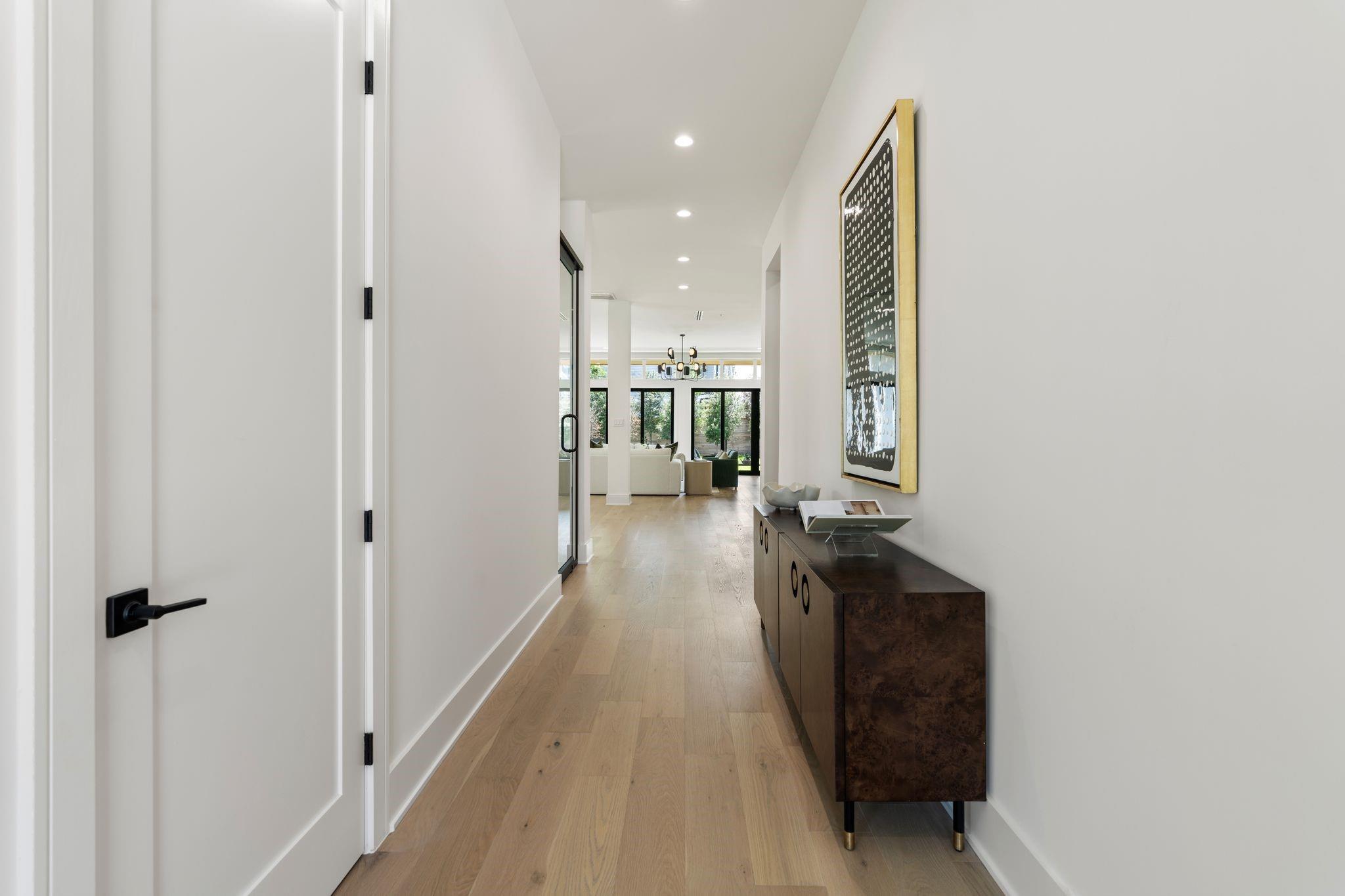 963 W 41st Street