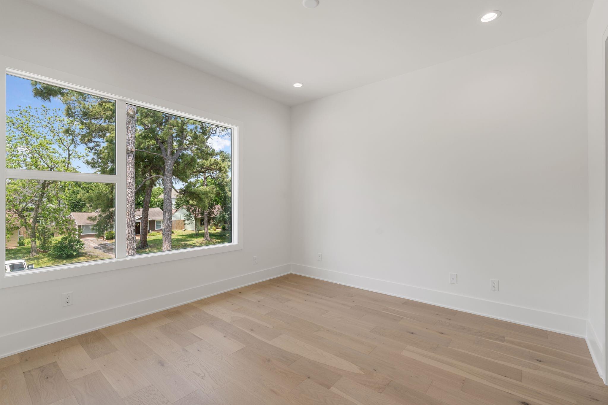 963 W 41st Street
