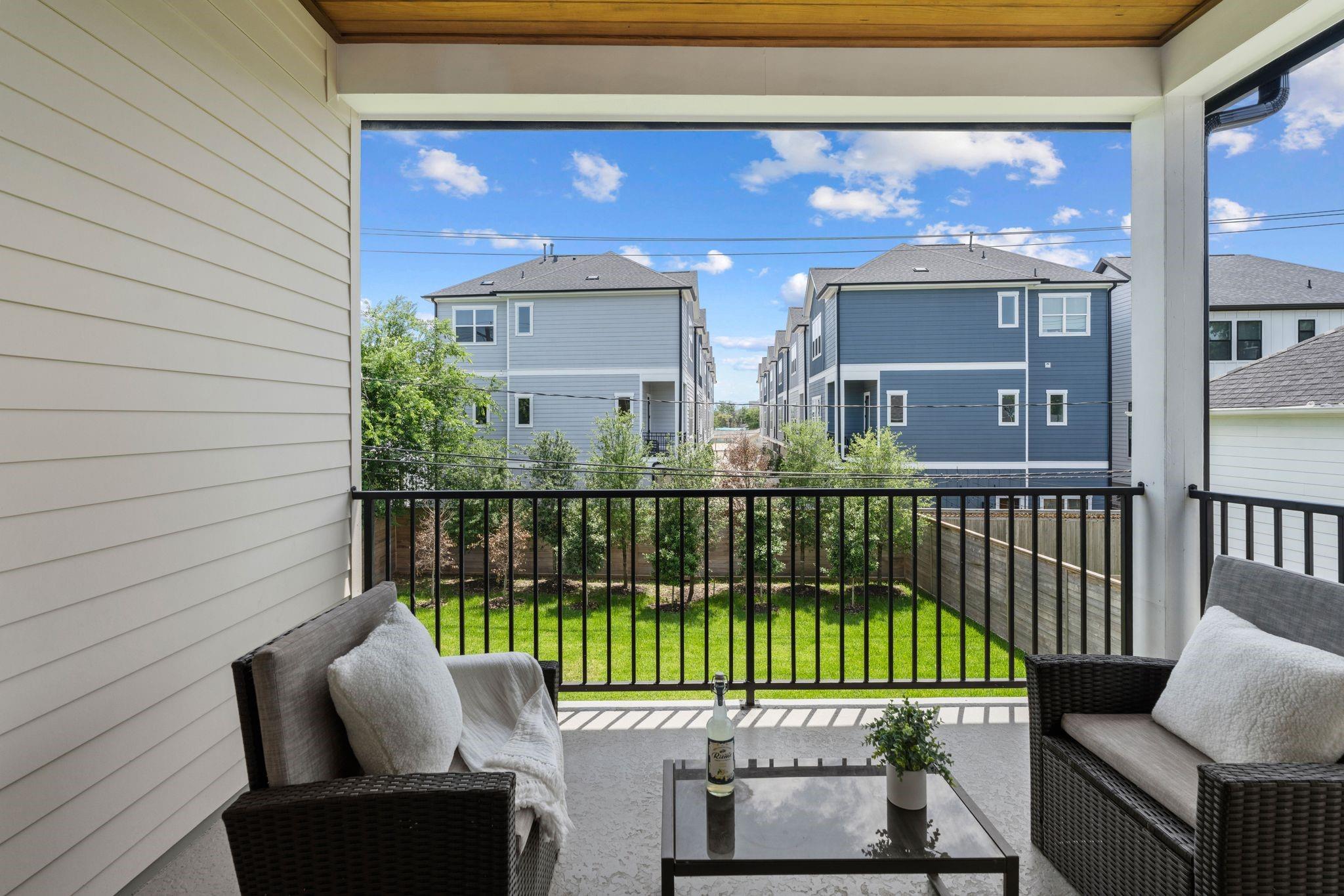 963 W 41st Street