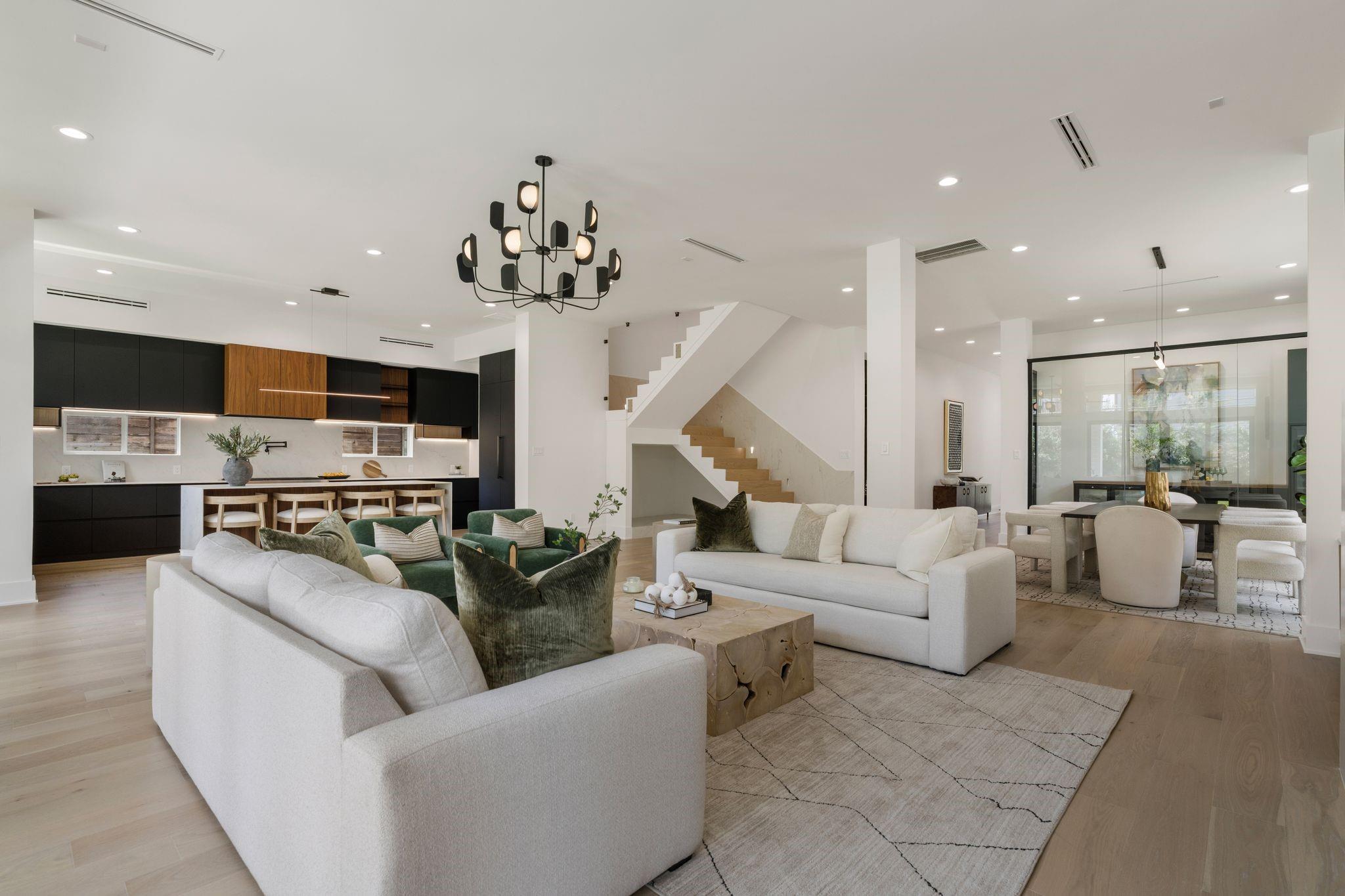 963 W 41st Street