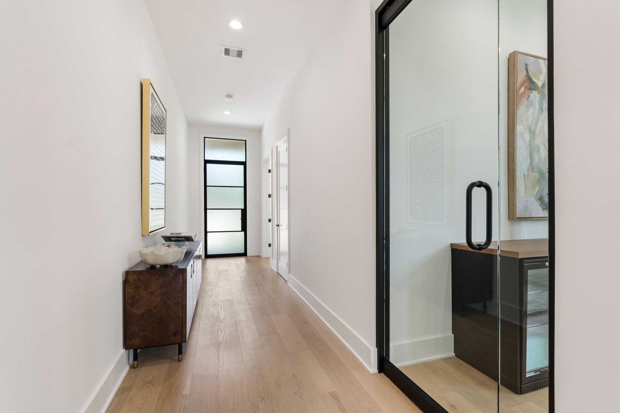 963 W 41st Street