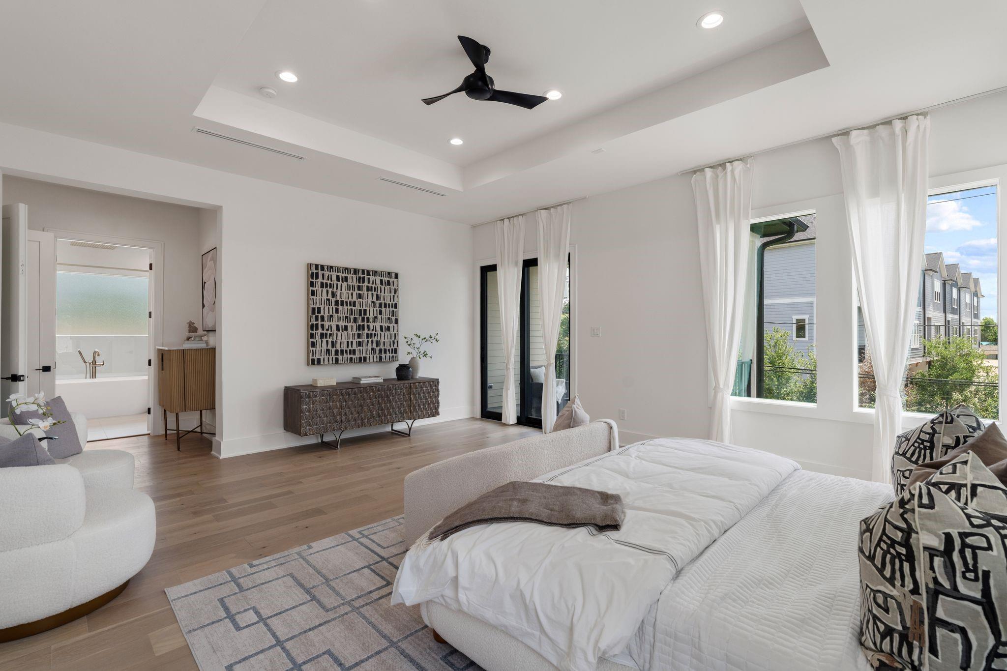 963 W 41st Street