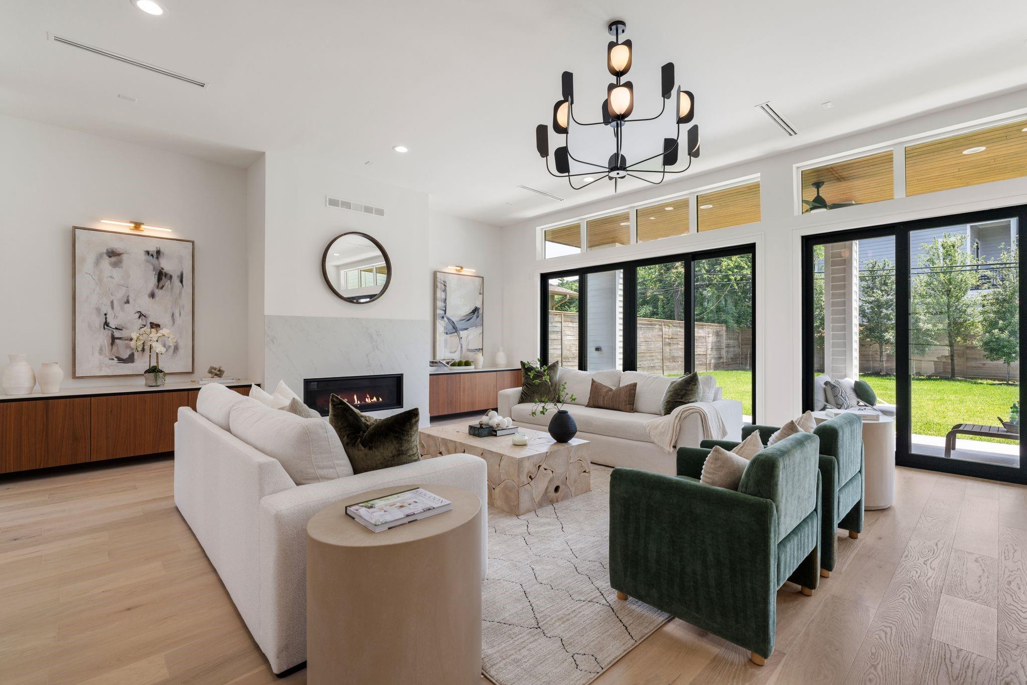 963 W 41st Street