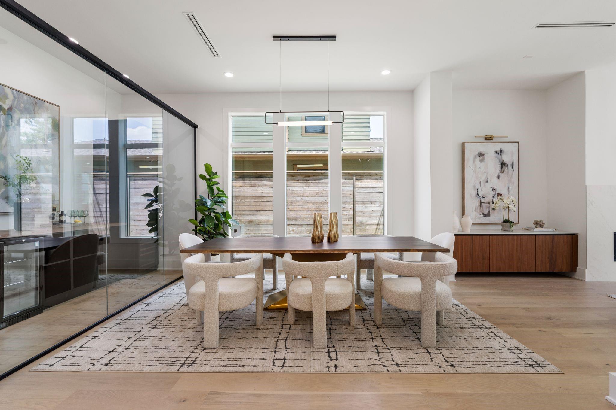 963 W 41st Street