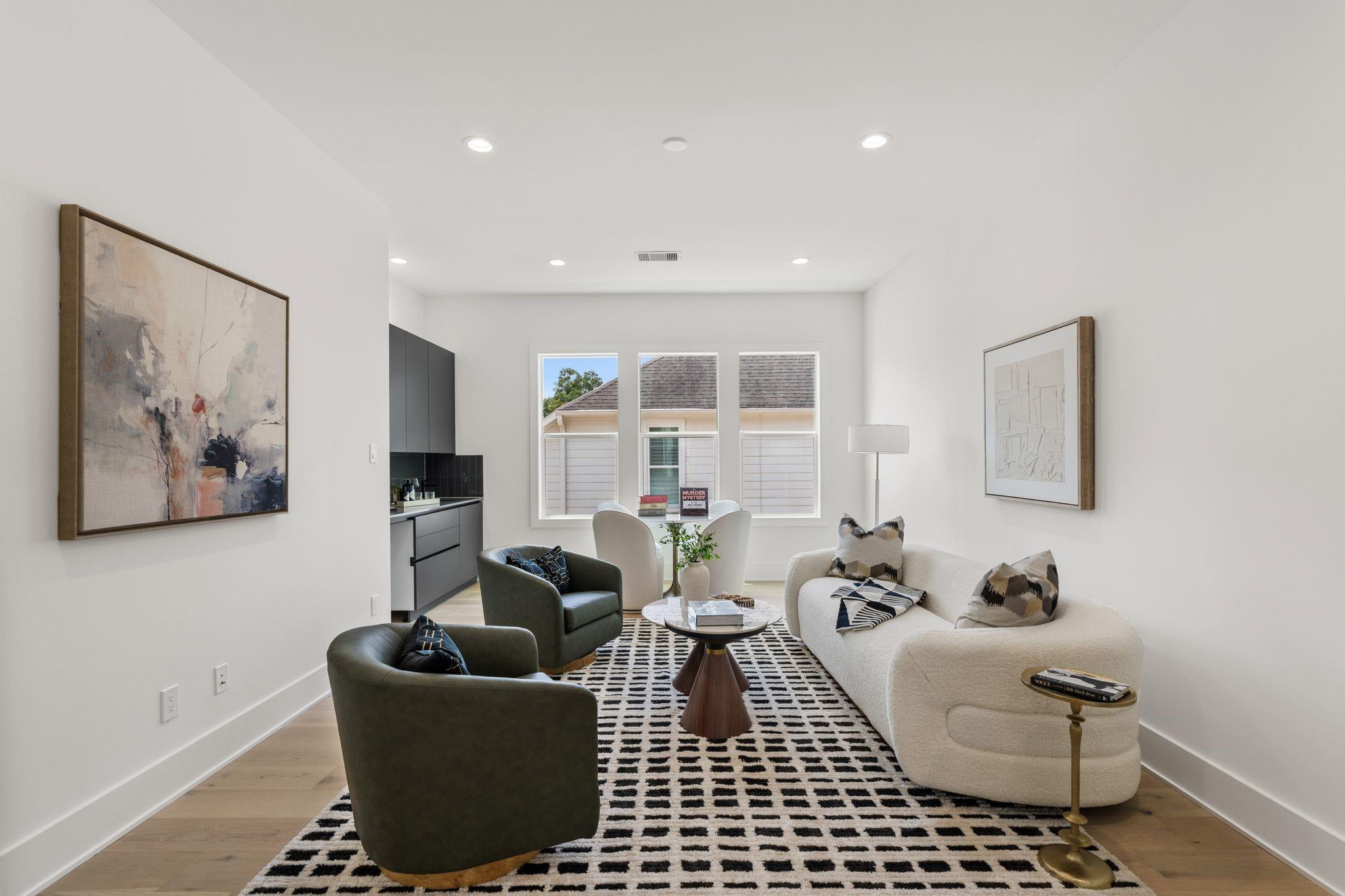 963 W 41st Street