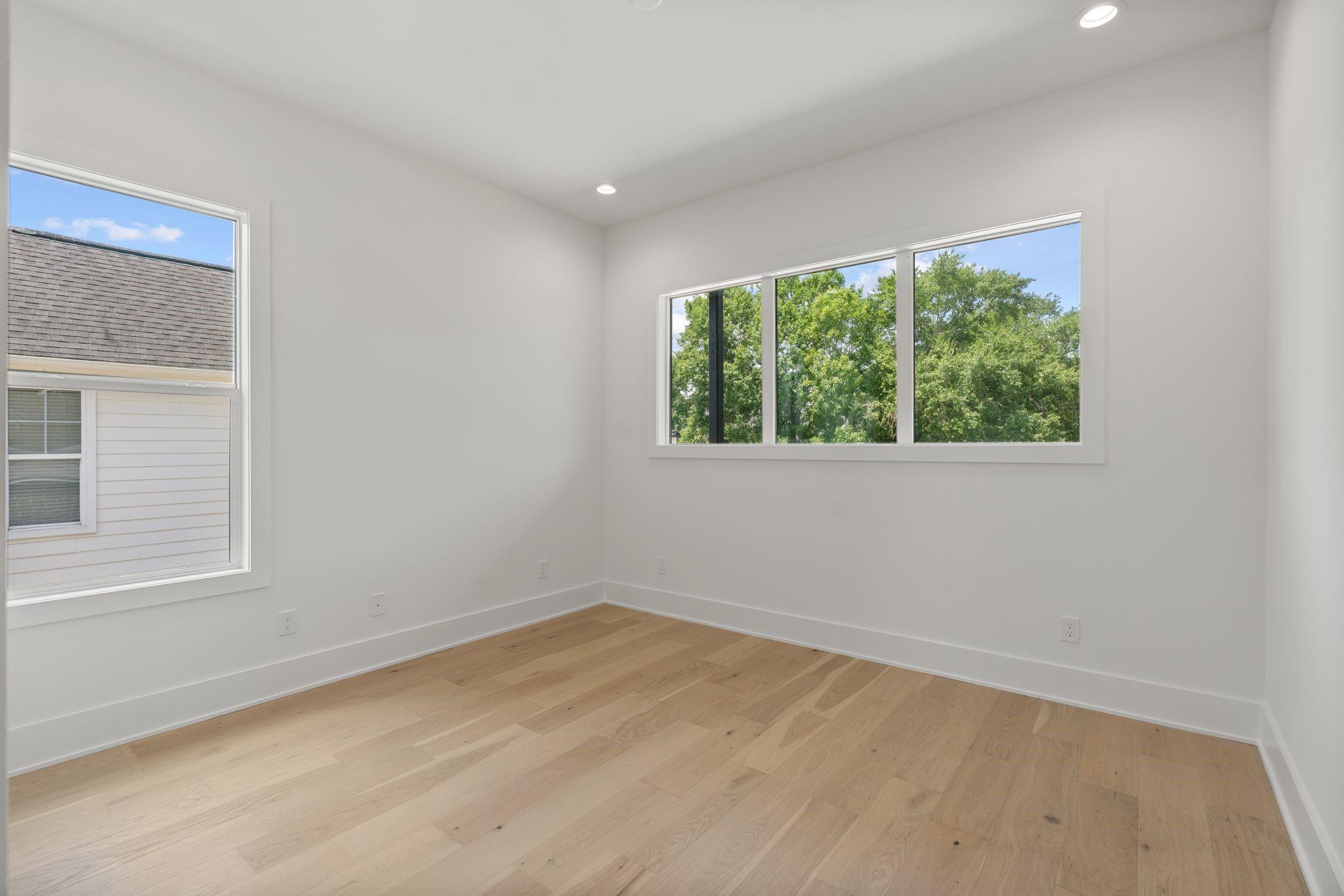 963 W 41st Street