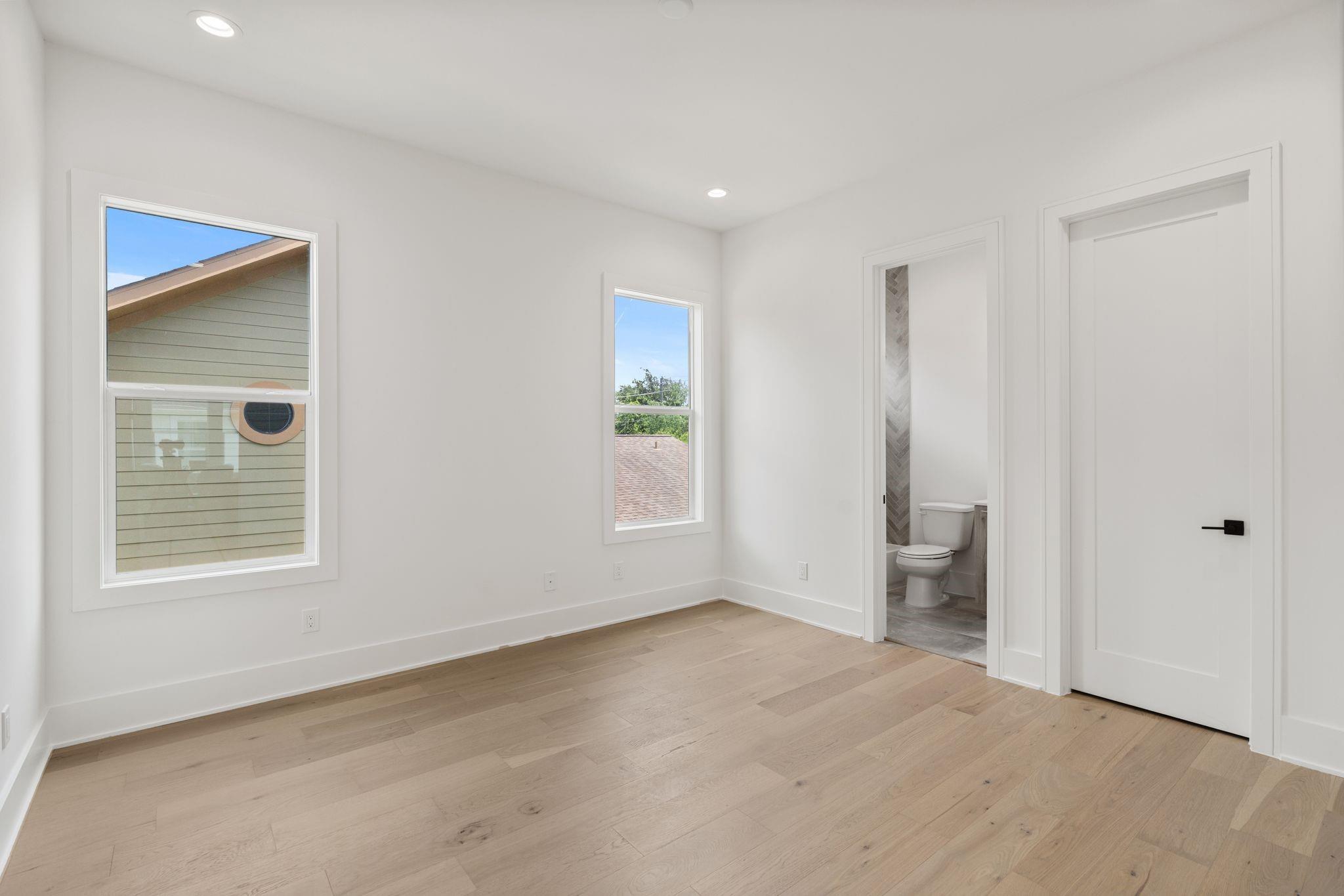 963 W 41st Street