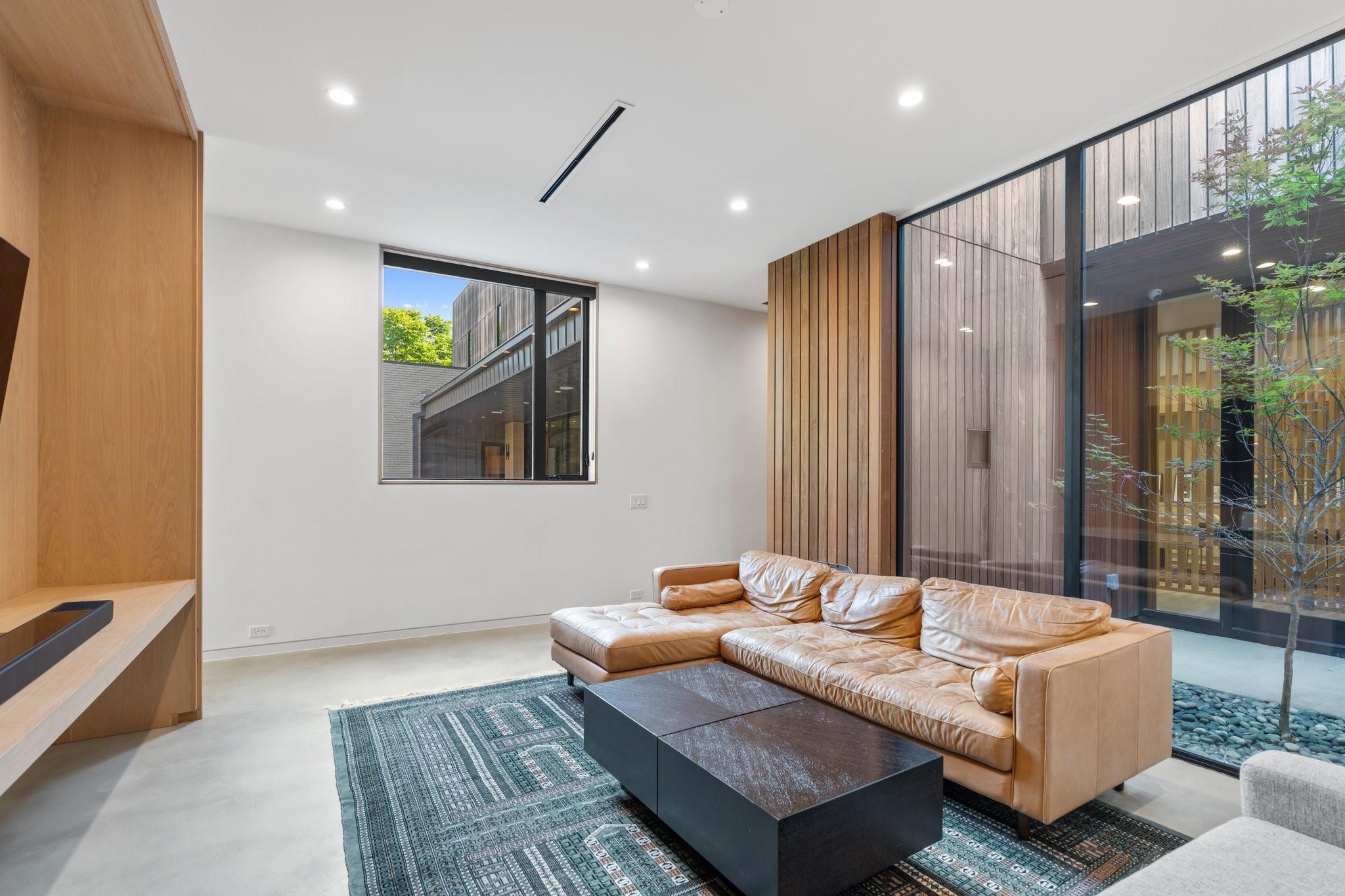2021 Albans Road