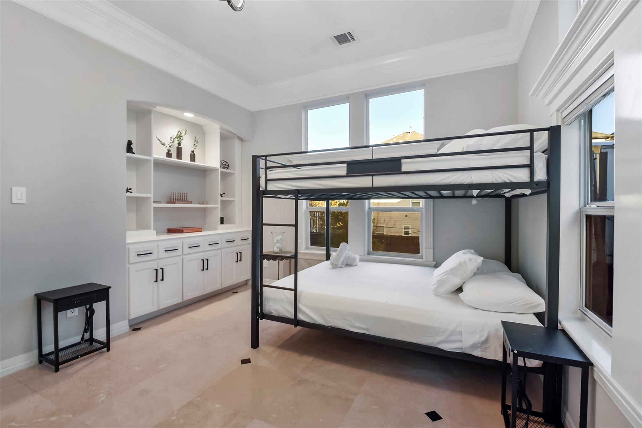 1202 W 25th Street