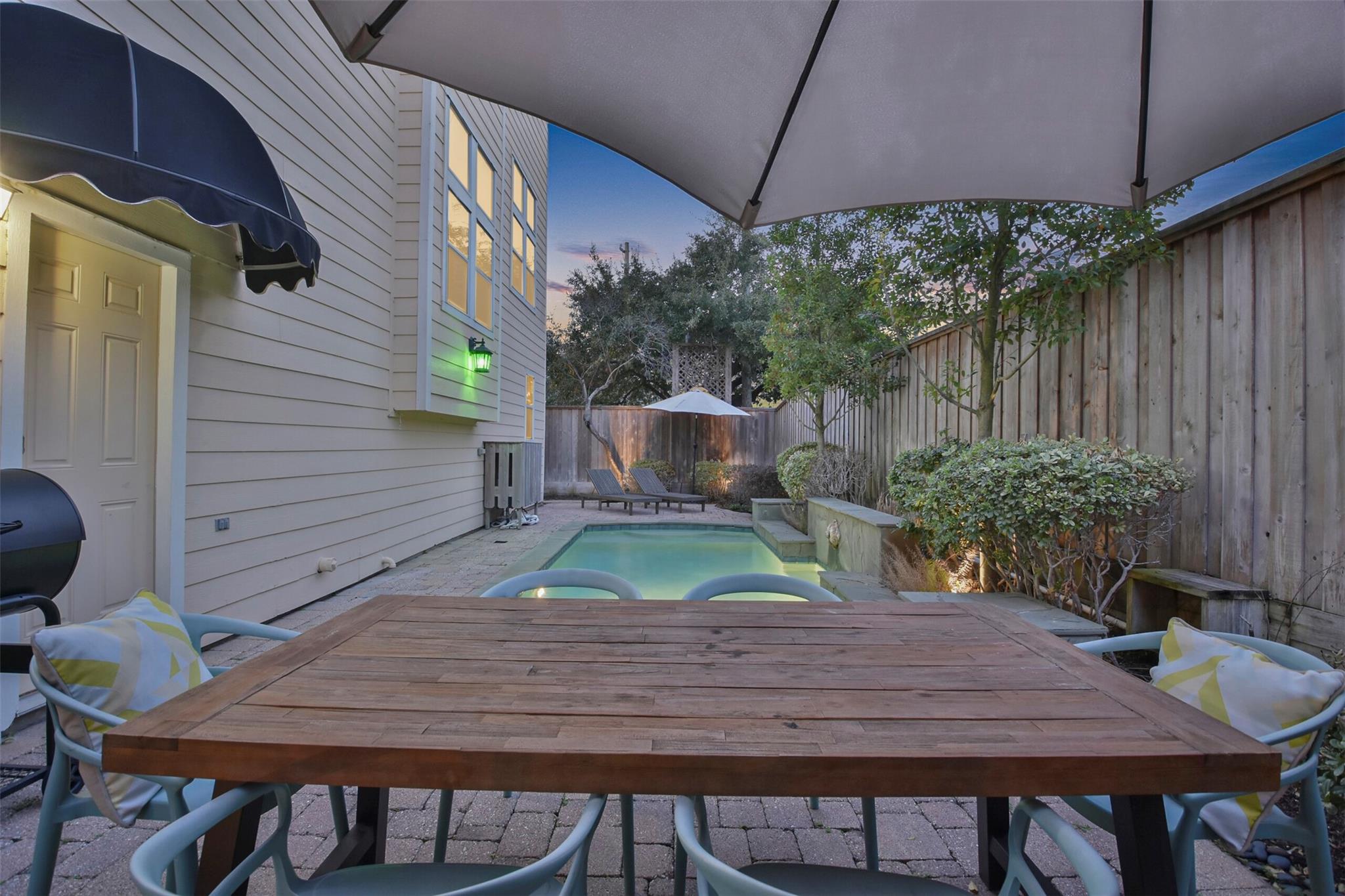 1202 W 25th Street