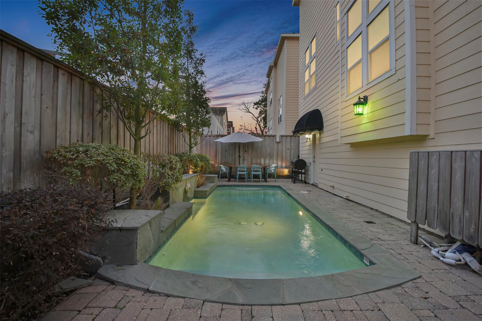1202 W 25th Street