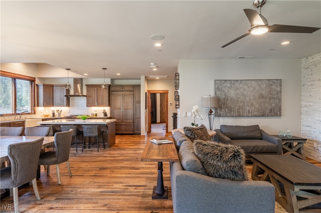 30 Lake Parkway 3