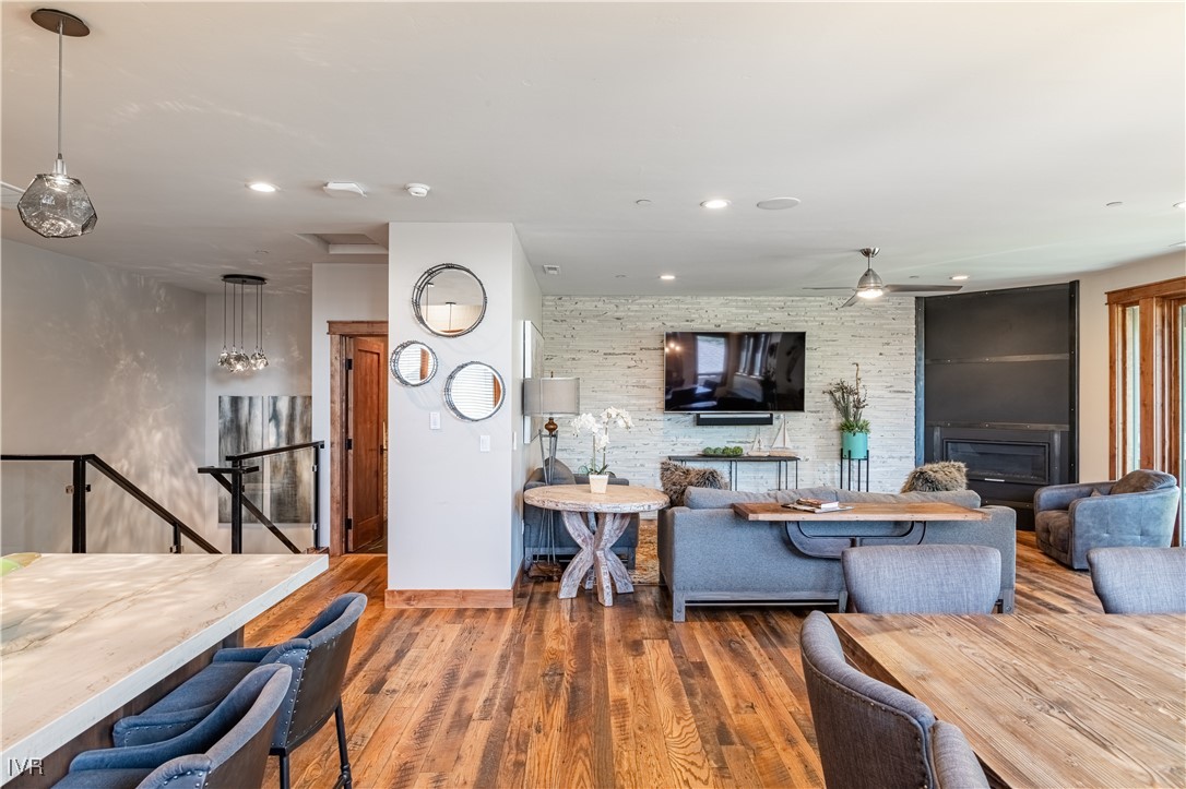30 Lake Parkway 3