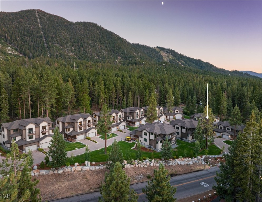 30 Lake Parkway 3