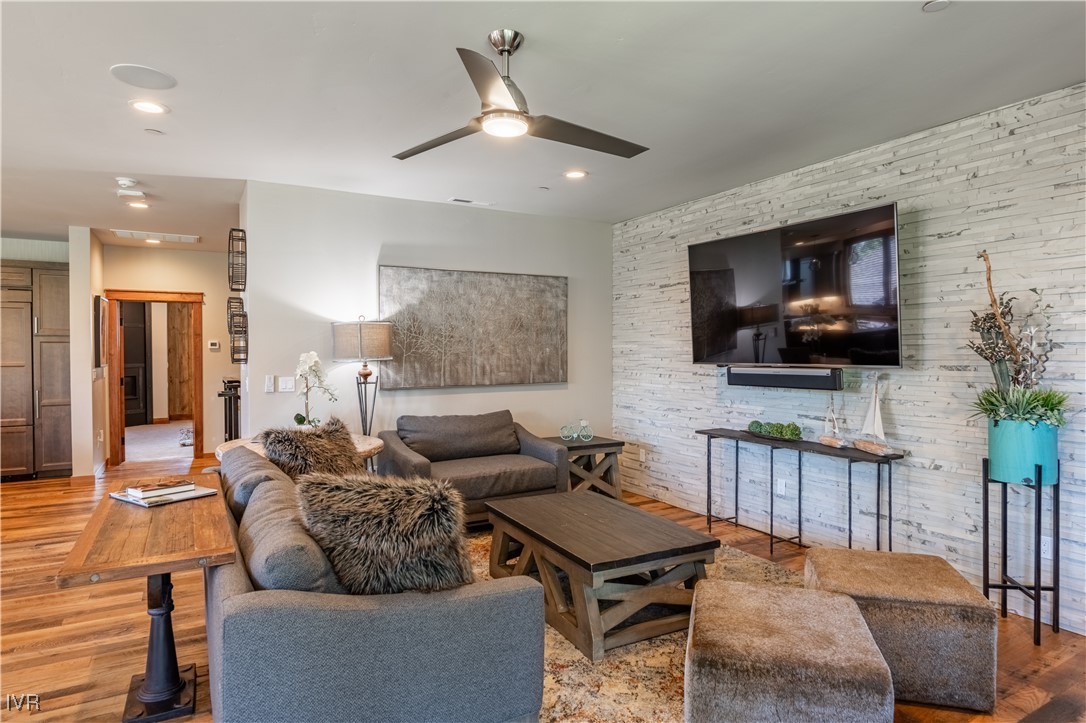30 Lake Parkway 3