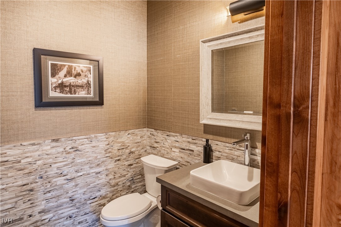 30 Lake Parkway 3