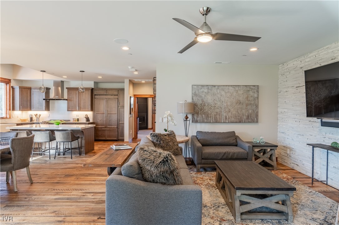 30 Lake Parkway 3