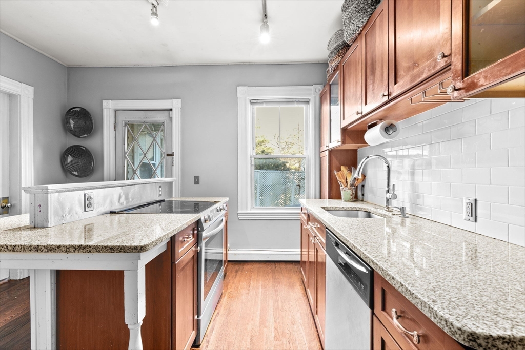 14-16 Cottage Pl # 14