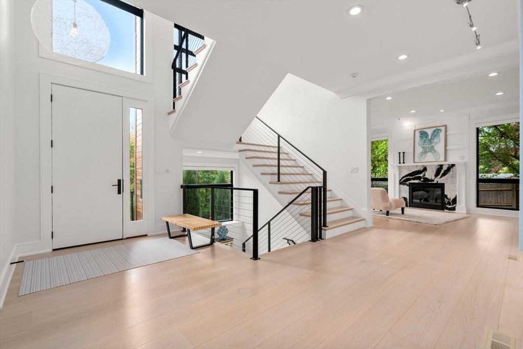 61 Lakeview Ave