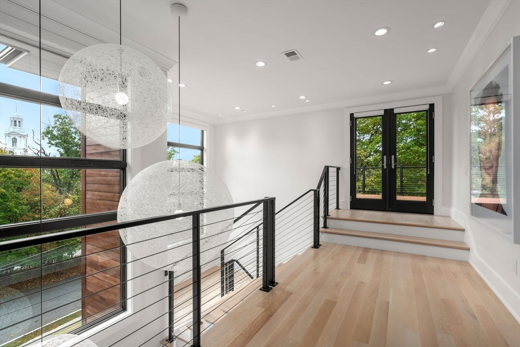 61 Lakeview Ave