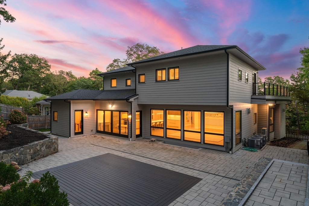 61 Lakeview Ave