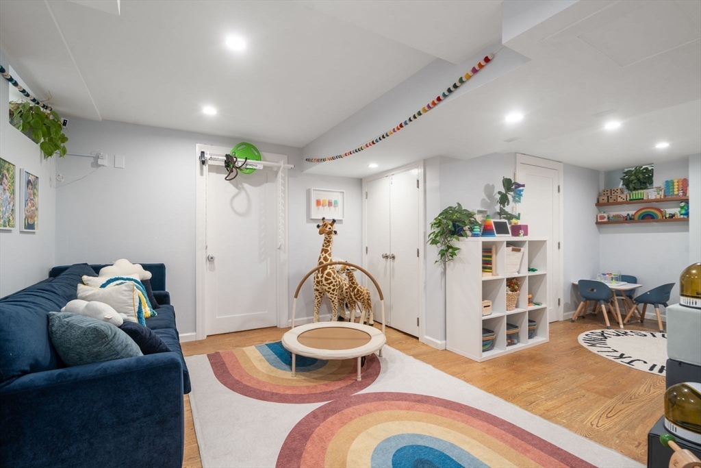 95 Langley Rd # 1